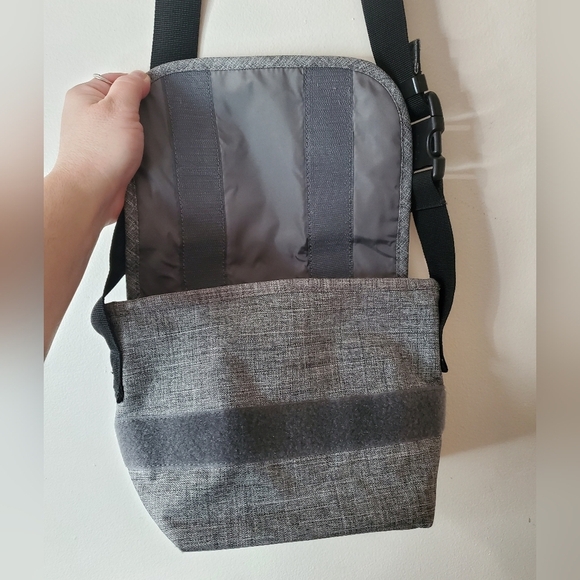 Herschel Classic Canvas Messenger Bag Black Grey White - Picture 7 of 16